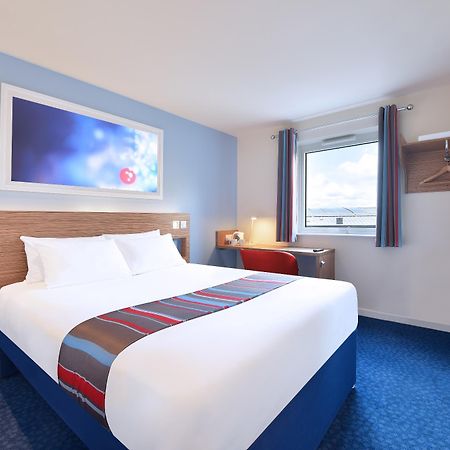 Ramada Encore Мілтон-Кінз Екстер'єр фото