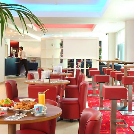 Ramada Encore Мілтон-Кінз Ресторан фото